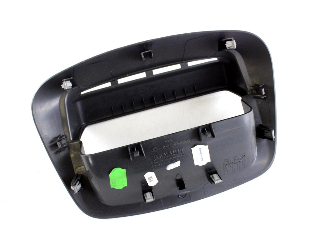 628700004R MASCHERINA RIVESTIMENTO CRUSCOTTO CENTRALE RENAULT MEGANE SW 1.5 D 81KW 6M 5P (2012) RICAMBIO USATO 