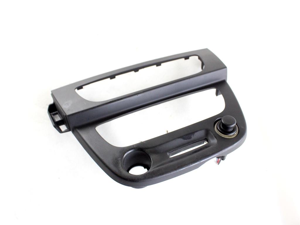 682600003R MASCHERINA RIVESTIMENTO CRUSCOTTO CENTRALE RENAULT MEGANE SW 1.5 D 81KW 6M 5P (2012) RICAMBIO USATO 