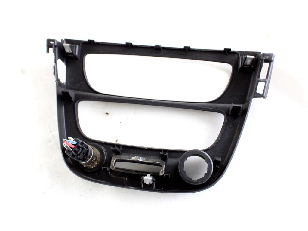 682600003R MASCHERINA RIVESTIMENTO CRUSCOTTO CENTRALE RENAULT MEGANE SW 1.5 D 81KW 6M 5P (2012) RICAMBIO USATO 