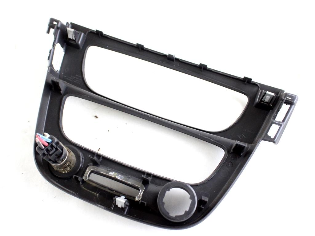 682600003R MASCHERINA RIVESTIMENTO CRUSCOTTO CENTRALE RENAULT MEGANE SW 1.5 D 81KW 6M 5P (2012) RICAMBIO USATO 