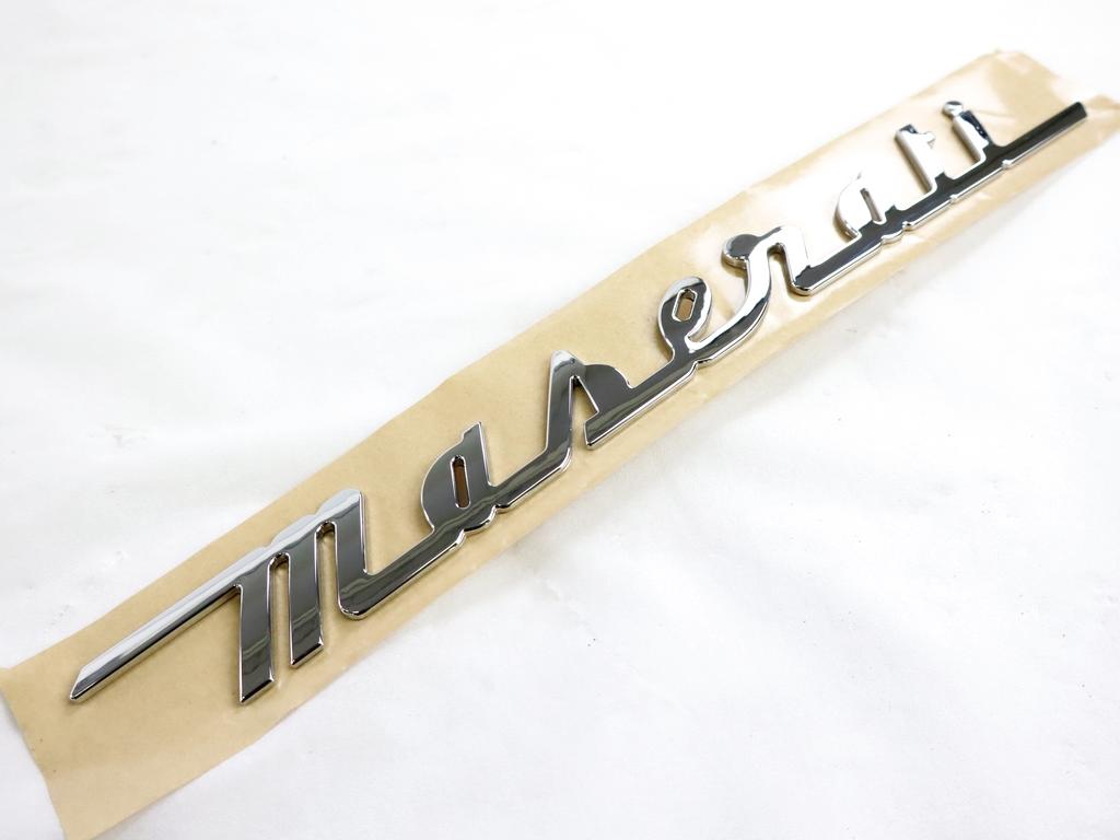 672245 STEMMA LOGO FREGIO SCRITTA "MASERATI" PORTELLONE COFANO POSTERIORE BAULE  MASERATI GRAN TURISMO 4.2 (2007) RICAMBIO USATO