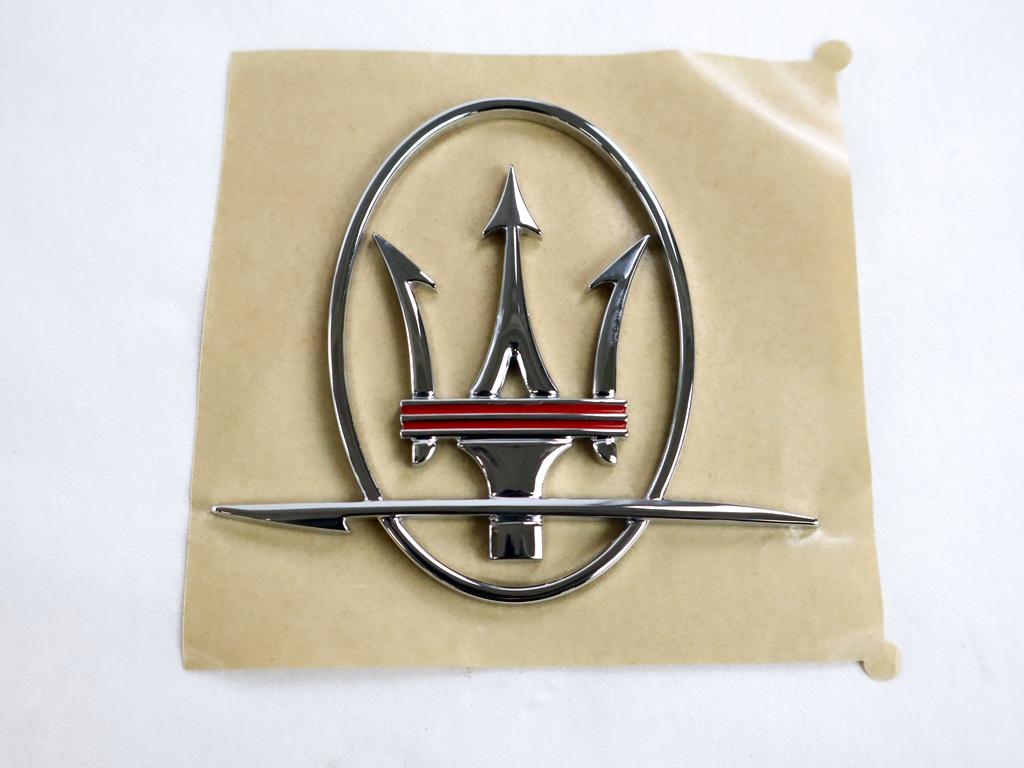 693000 STEMMA LOGO FREGIO EMBLEMA SUPERIORE PARAFANGO POSTERIORE SINISTRO MASERATI GRAN TURISMO 4.2 (2007) RICAMBIO USATO
