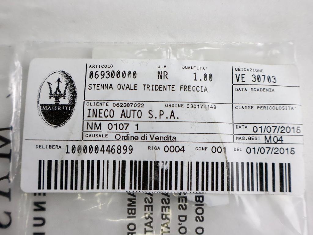 693000 STEMMA LOGO FREGIO EMBLEMA SUPERIORE PARAFANGO POSTERIORE SINISTRO MASERATI GRAN TURISMO 4.2 (2007) RICAMBIO USATO