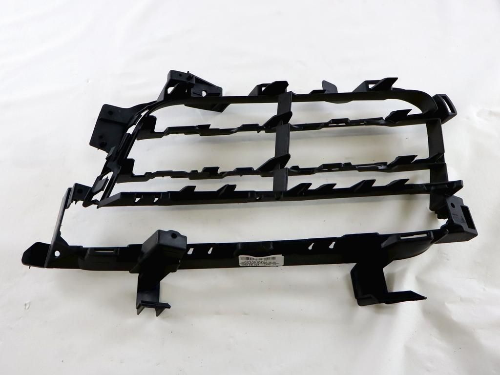 9Y0807681 GRIGLIA SUPPORTO PARAURTI ANTERIORE LATO SINISTRO PORSCHE CAYENNE 3.0 B 250KW AUT 5P (2021) RICAMBIO USATO