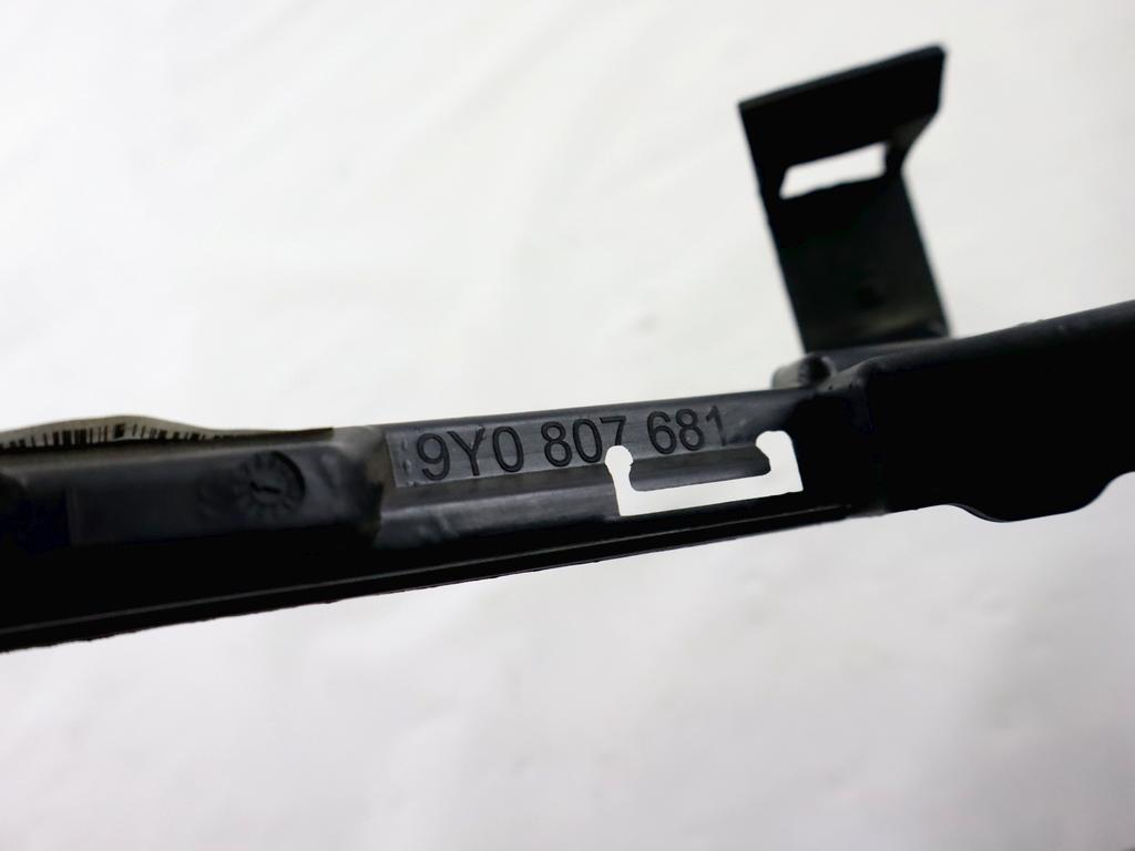 9Y0807681 GRIGLIA SUPPORTO PARAURTI ANTERIORE LATO SINISTRO PORSCHE CAYENNE 3.0 B 250KW AUT 5P (2021) RICAMBIO USATO