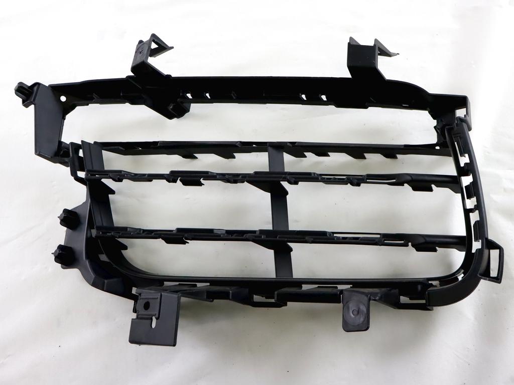 9Y0807681 GRIGLIA SUPPORTO PARAURTI ANTERIORE LATO SINISTRO PORSCHE CAYENNE 3.0 B 250KW AUT 5P (2021) RICAMBIO USATO