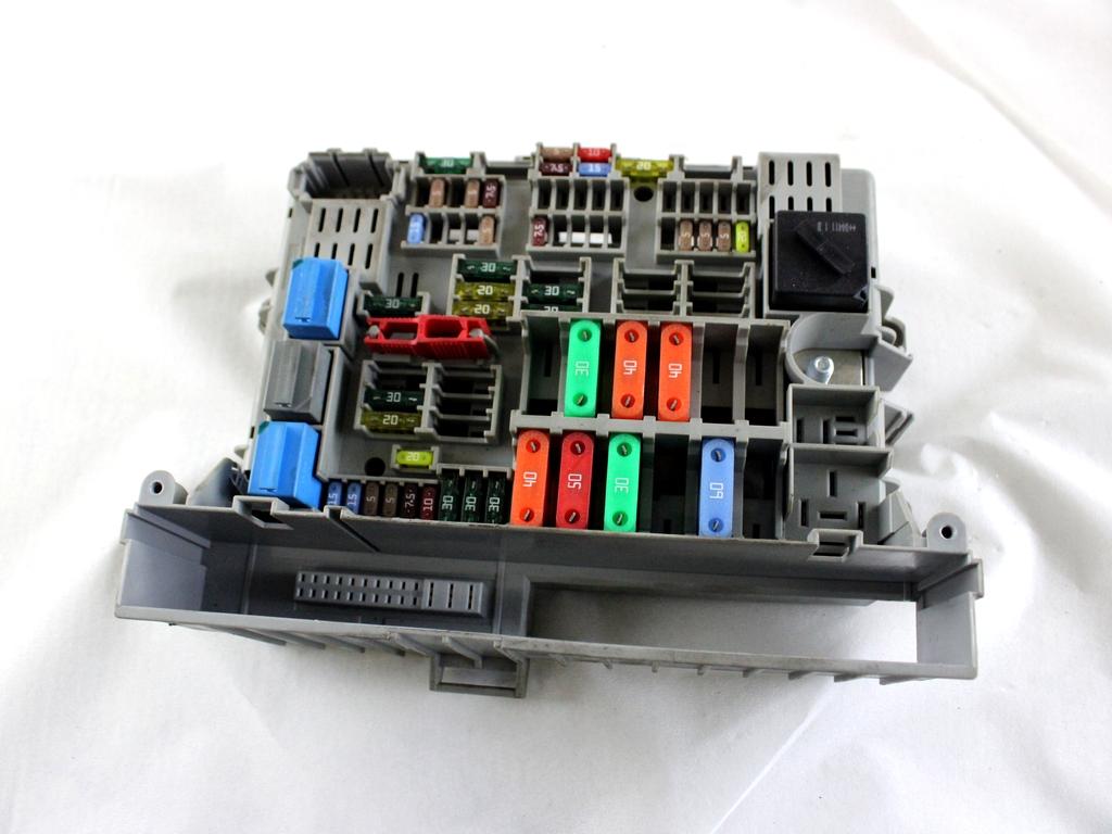 6906607 CENTRALINA FUSIBILIERA SCATOLA FUSIBILI RELÈ BMW SERIE 1 118 D E87 2.0 D 90KW 6M 5P (2004) RICAMBIO USATO