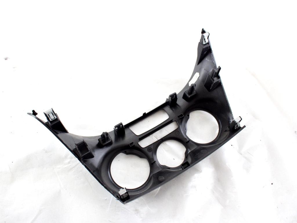 9672846477 MASCHERINA RIVESTIMENTO CRUSCOTTO CENTRALE PEUGEOT 208 1.4 D 50KW 5M 5P (2014) RICAMBIO USATO 