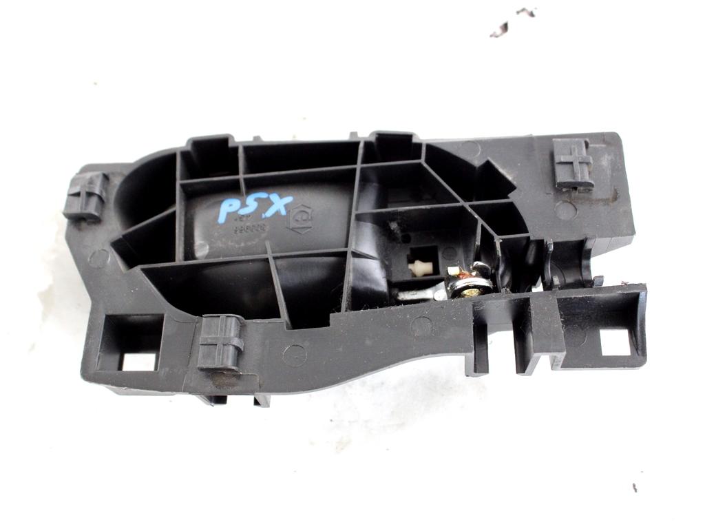 96555518VV MANIGLIA INTERNA PORTA POSTERIORE SINISTRA PEUGEOT 208 1.4 D 50KW 5M 5P (2014) RICAMBIO USATO