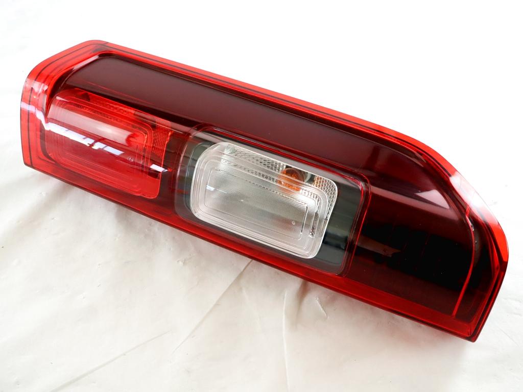 265556737R FARO FANALE POSTERIORE SINISTRO RENAULT TRAFIC 1.6 DCI RICAMBIO USATO