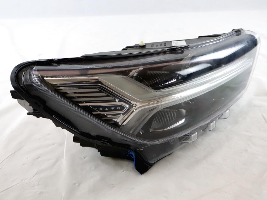 32342525 FARO FANALE ANTERIORE DESTRO LED VOLVO XC40 2.0 140KW B 5P AUT (2019) RICAMBIO USATO SUPPORTI DANNEGGIATI