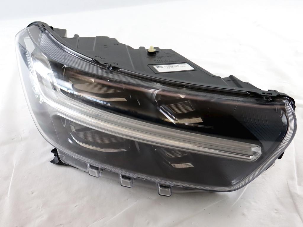32342525 FARO FANALE ANTERIORE DESTRO LED VOLVO XC40 2.0 140KW B 5P AUT (2019) RICAMBIO USATO SUPPORTI DANNEGGIATI