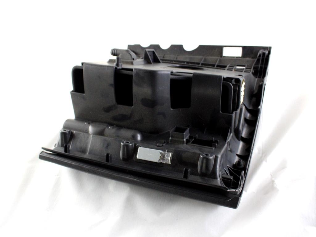 5M1857097Q CASSETTO PORTAOGGETTI CRUSCOTTO LATO DESTRO VOLKSWAGEN GOLF PLUS 1.4 B 90KW 6M 5P (2009) RICAMBIO USATO