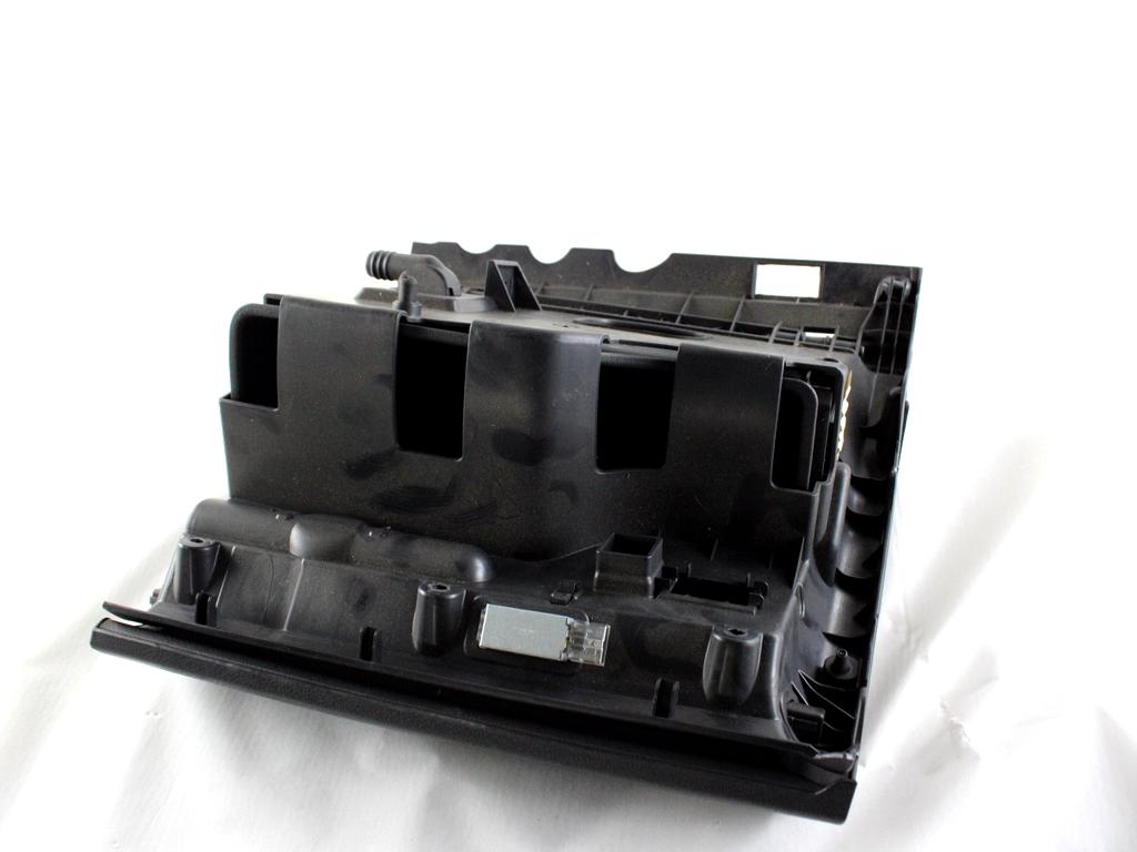 5M1857097Q CASSETTO PORTAOGGETTI CRUSCOTTO LATO DESTRO VOLKSWAGEN GOLF PLUS 1.4 B 90KW 6M 5P (2009) RICAMBIO USATO