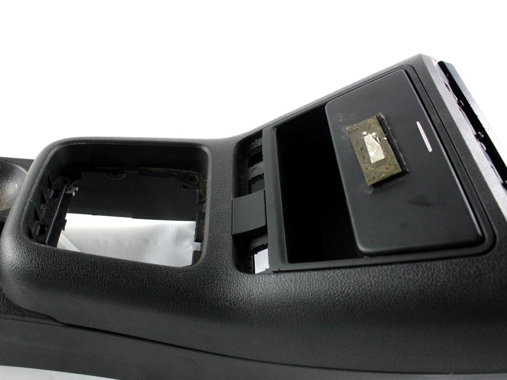 5M1863243D82V TUNNEL CENTRALE VOLKSWAGEN GOLF PLUS 1.4 B 90KW 6M 5P (2009) RICAMBIO USATO