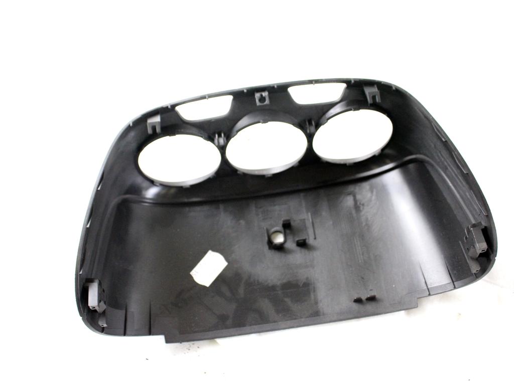 13493971 MASCHERINA RIVESTIMENTO CRUSCOTTO CENTRALE OPEL CORSA E 1.2 B 51KW 5M 5P (2016) RICAMBIO USATO