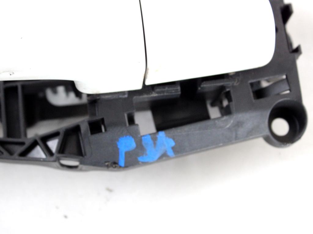 13504025 MANIGLIA ESTERNA PORTA POSTERIORE SINISTRA OPEL CORSA E 1.2 B 51KW 5M 5P (2016) RICAMBIO USATO