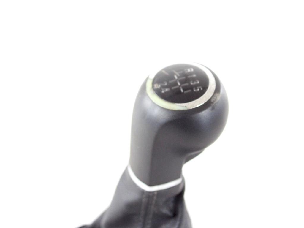 55559132 LEVA POMELLO CUFFIA CORDE CAMBIO MANUALE OPEL CORSA E 1.2 B 51KW 5M 5P (2016) RICAMBIO USATO