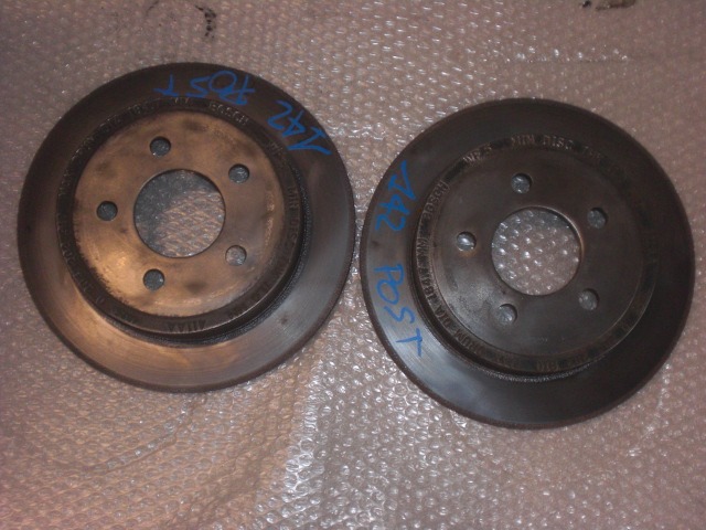 ZADNJI ZAVORNI DISKI OEM N.  ORIGINAL REZERVNI DEL JEEP CHEROKEE MK3 KJ (2001 - 2005) DIESEL LETNIK 2004