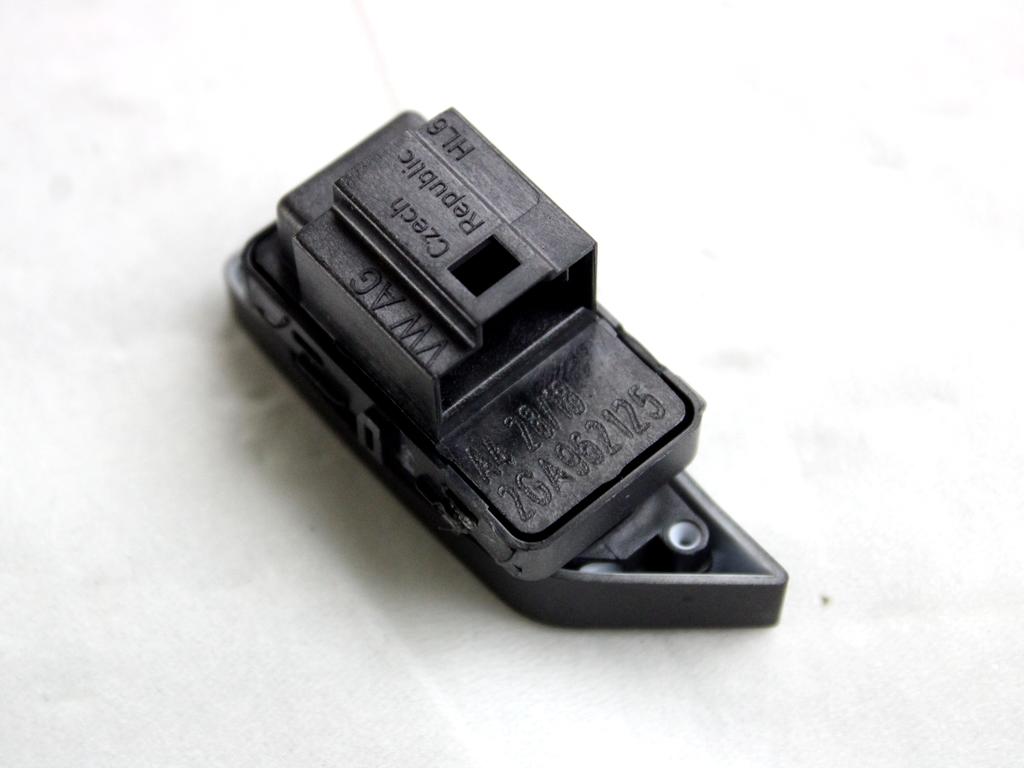 2GA962125 GRUPPO DI COMANDO APERTURA CHIUSURA INTERNA PORTE ANTERIORE LATO SINISTRO VOLKSWAGEN T-ROC 1.0 B 85KW 6M 5P (2018) RICAMBIO USATO