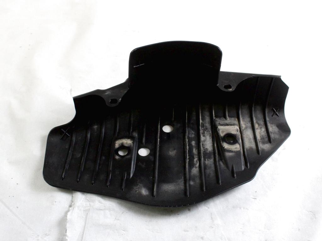 5Q0501734A PARATIA SOTTOSCOCCA RIVESTIMENTO BRACCIO OSCILLANTE POSTERIORE DESTRO VOLKSWAGEN GOLF 8 GTD 2.0 D 147KW 5P (2023) RICAMBIO USATO