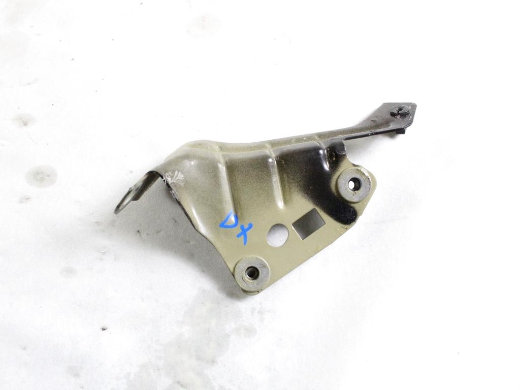 5H0821136 STAFFA SUPPORTO PARAFANGO ANTERIORE LATO DESTRO VOLKSWAGEN GOLF 8 GTD 2.0 D 147KW 5P (2023) RICAMBIO USATO 2399519X 22.60.000.041-00