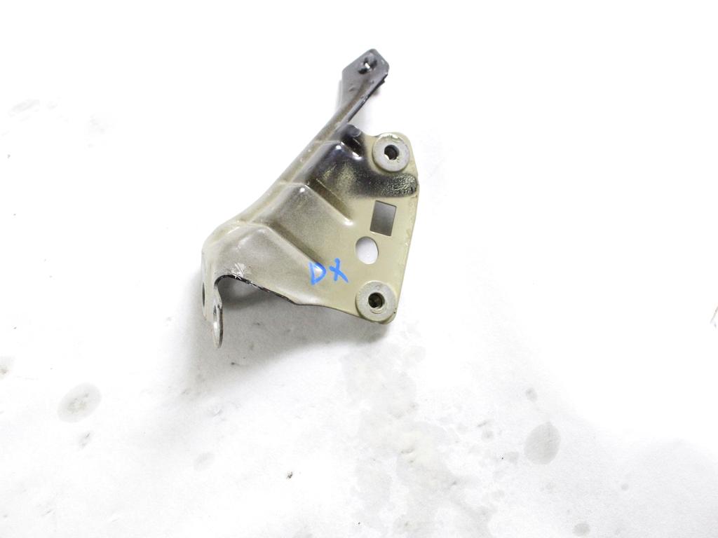 5H0821136 STAFFA SUPPORTO PARAFANGO ANTERIORE LATO DESTRO VOLKSWAGEN GOLF 8 GTD 2.0 D 147KW 5P (2023) RICAMBIO USATO 2399519X 22.60.000.041-00