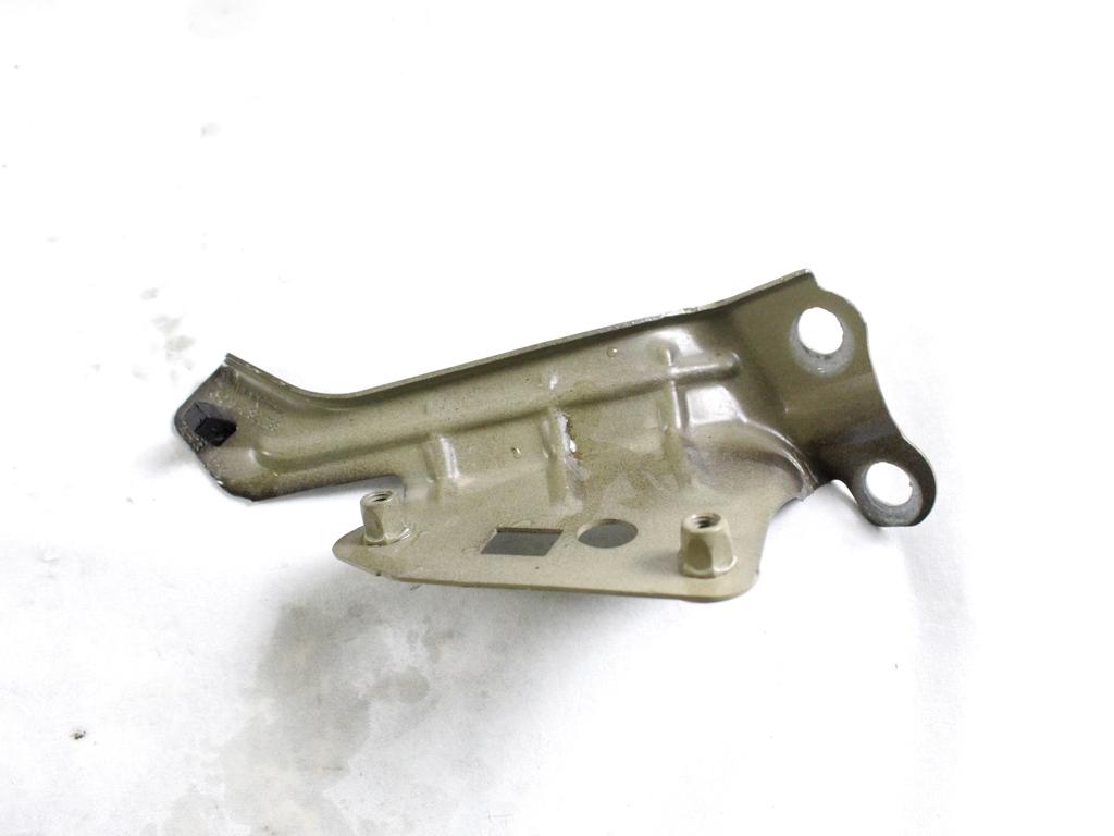 5H0821136 STAFFA SUPPORTO PARAFANGO ANTERIORE LATO DESTRO VOLKSWAGEN GOLF 8 GTD 2.0 D 147KW 5P (2023) RICAMBIO USATO 2399519X 22.60.000.041-00