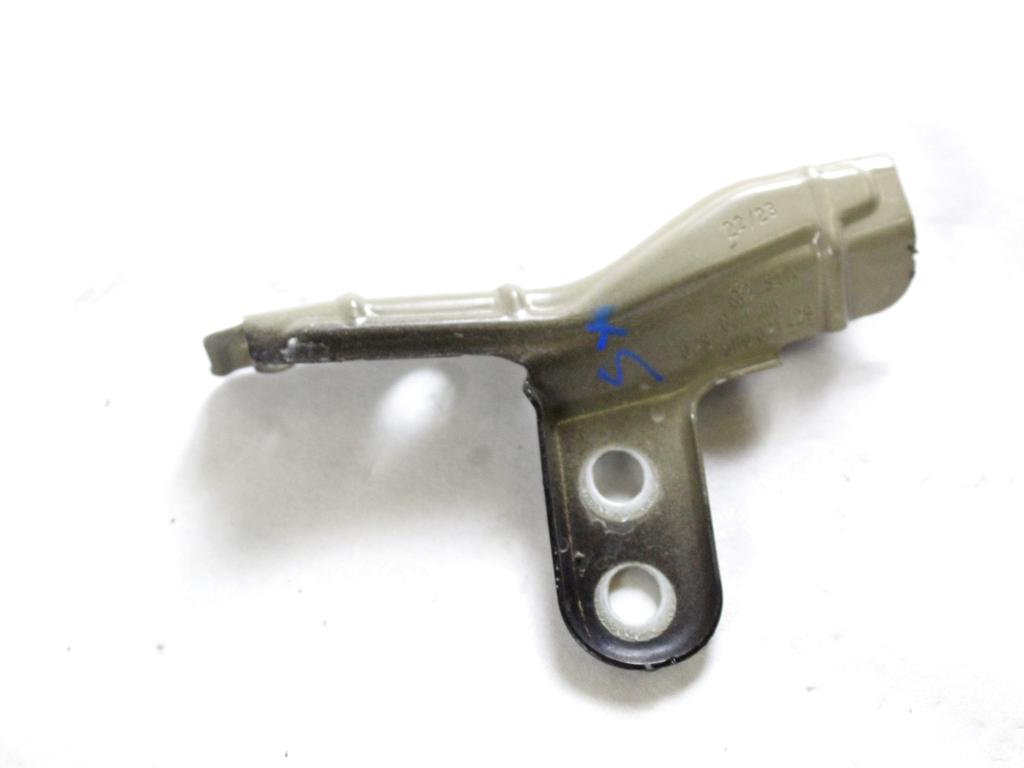 5H0821429 STAFFA SUPPORTO PARAFANGO ANTERIORE LATO SINISTRO VOLKSWAGEN GOLF 8 GTD 2.0 D 147KW 5P (2023) RICAMBIO USATO 2399519X 22.60.000.041-00