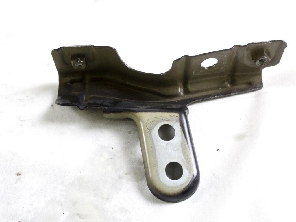 5H0821429 STAFFA SUPPORTO PARAFANGO ANTERIORE LATO SINISTRO VOLKSWAGEN GOLF 8 GTD 2.0 D 147KW 5P (2023) RICAMBIO USATO 2399519X 22.60.000.041-00