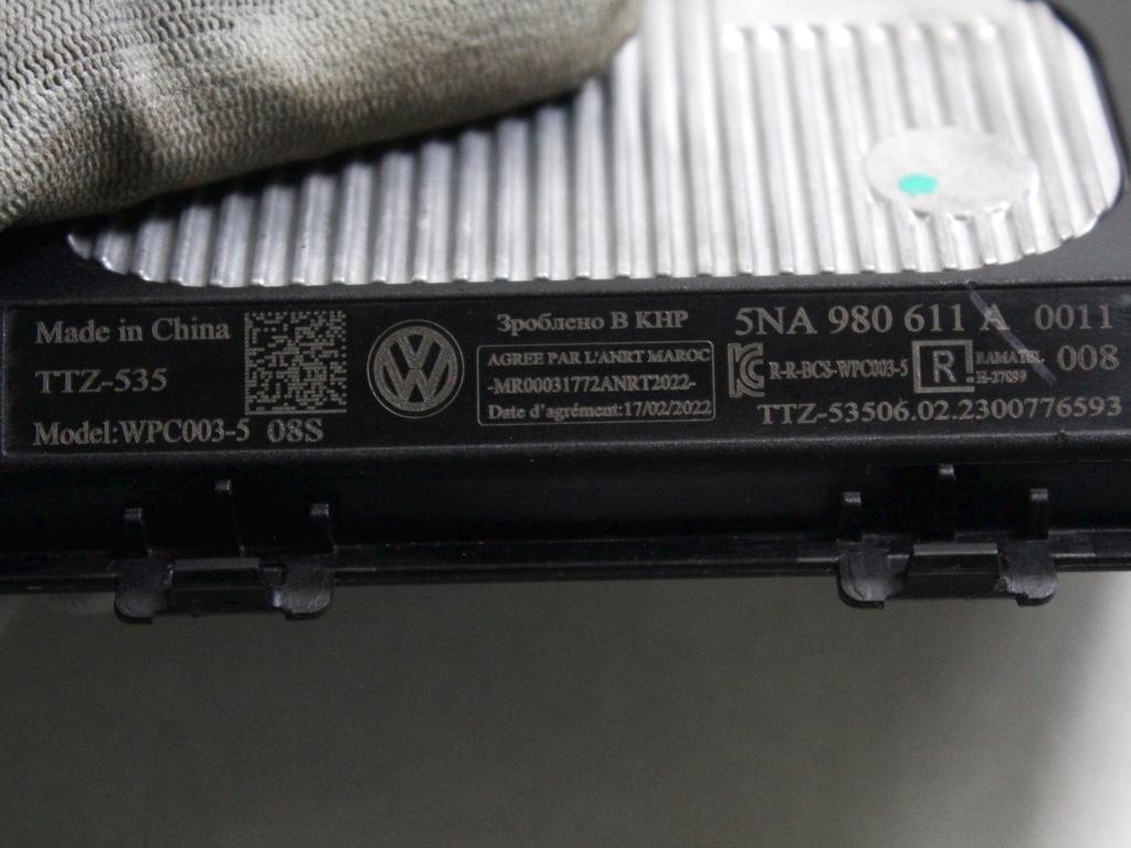 5NA980611A BASE RICARICA WIRELESS BATTERIA TELEFONO VOLKSWAGEN GOLF 8 GTD 2.0 D 147KW 5P (2023) RICAMBIO USATO