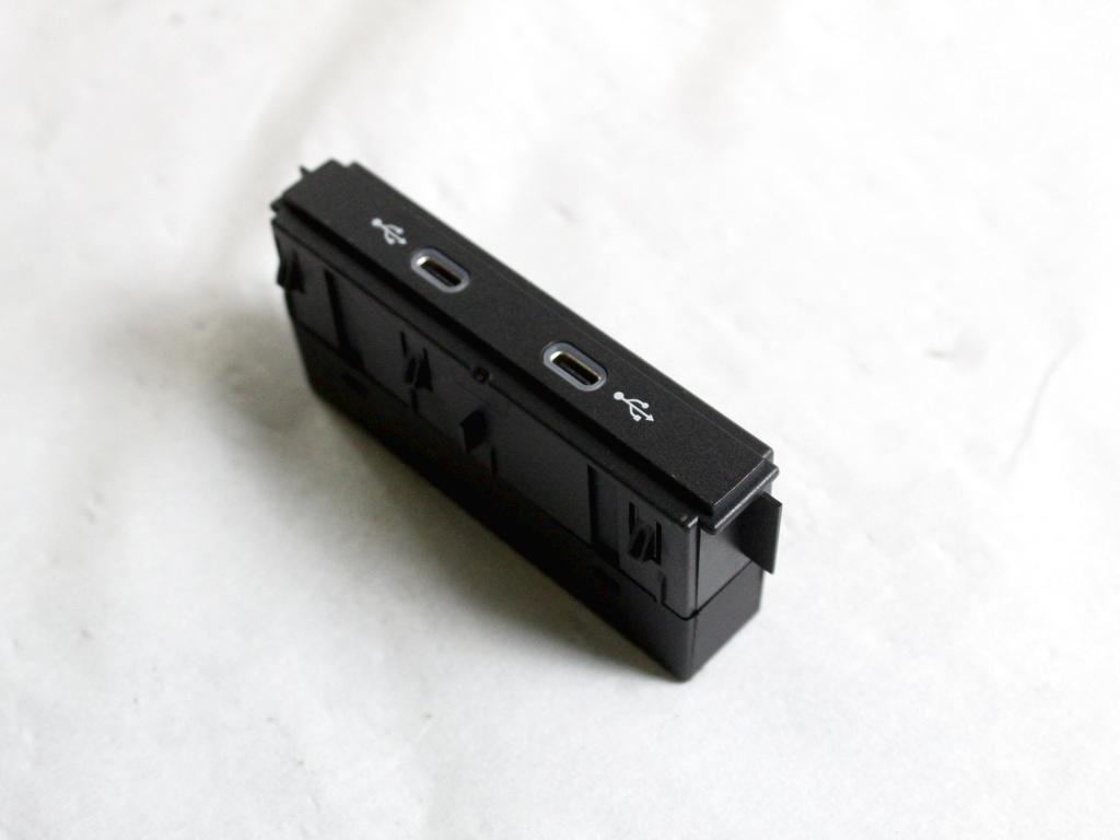 5NA035700 PORTA INGRESSO USB-C VOLKSWAGEN GOLF 8 GTD 2.0 D 147KW 5P (2023) RICAMBIO USATO