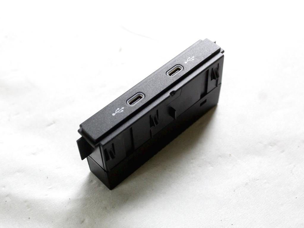 5NA035700 PORTA INGRESSO USB-C VOLKSWAGEN GOLF 8 GTD 2.0 D 147KW 5P (2023) RICAMBIO USATO