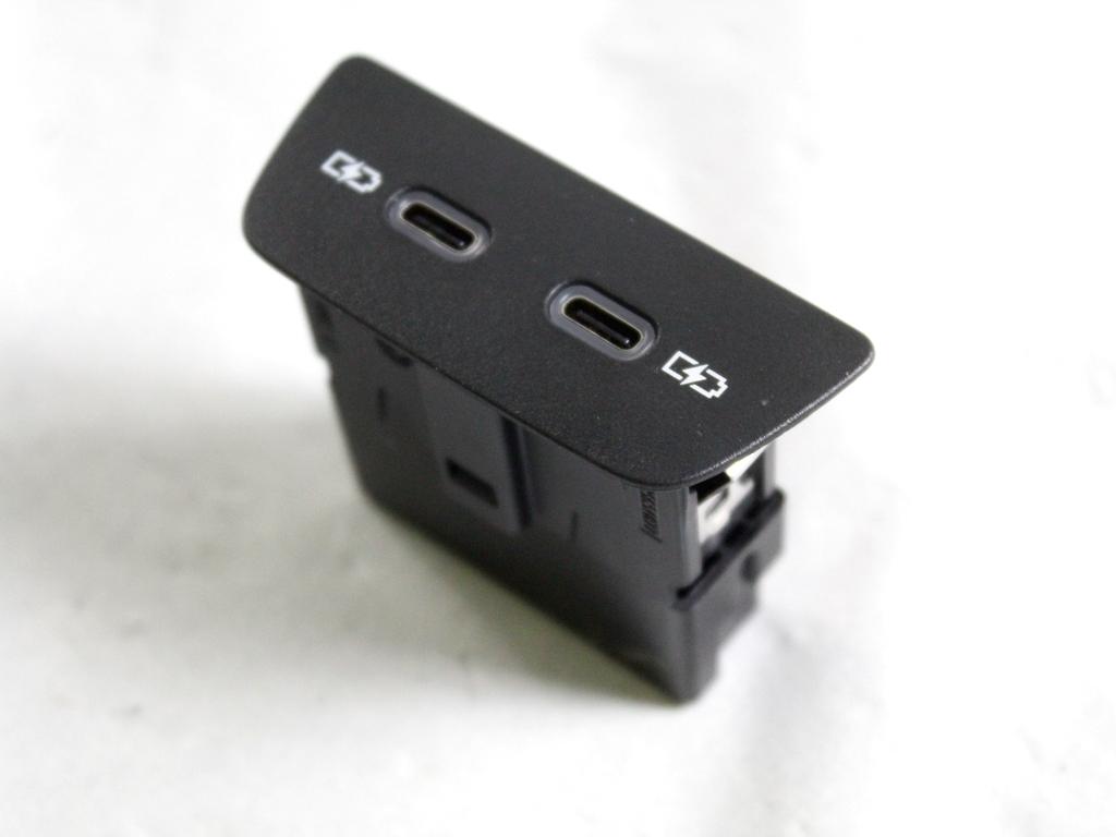 2G6035718 PORTA INGRESSO USB-C VOLKSWAGEN GOLF 8 GTD 2.0 D 147KW 5P (2023) RICAMBIO USATO
