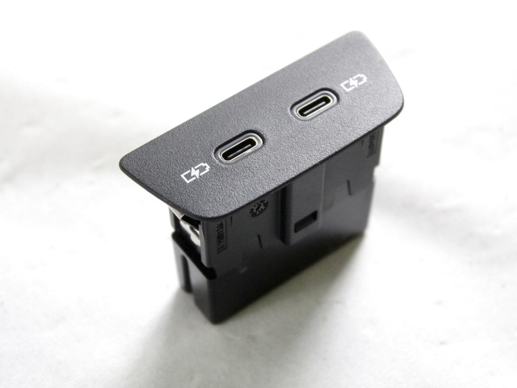 2G6035718 PORTA INGRESSO USB-C VOLKSWAGEN GOLF 8 GTD 2.0 D 147KW 5P (2023) RICAMBIO USATO