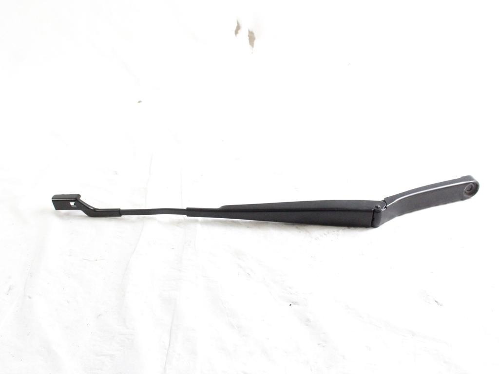 5G1955409B ASTA SUPPORTO SPAZZOLA PARABREZZA LATO SINISTRO VOLKSWAGEN GOLF 8 GTD 2.0 D 147KW 5P (2023) RICAMBIO USATO
