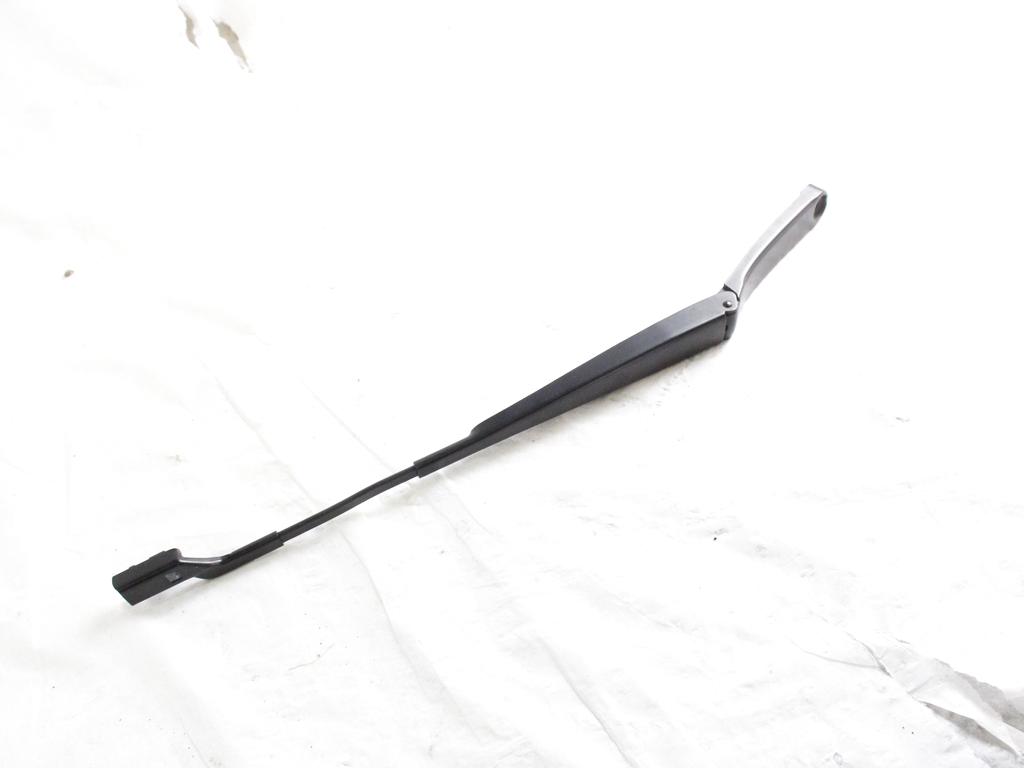 5G1955409B ASTA SUPPORTO SPAZZOLA PARABREZZA LATO SINISTRO VOLKSWAGEN GOLF 8 GTD 2.0 D 147KW 5P (2023) RICAMBIO USATO