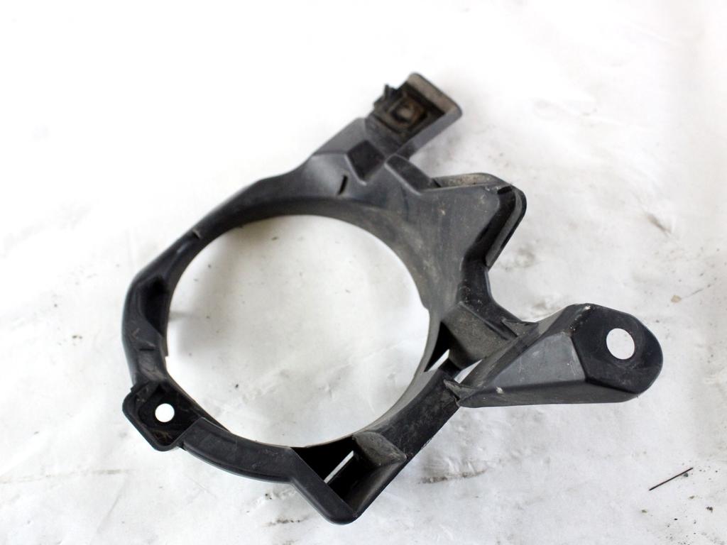 52128-42090 SUPPORTO FANALINO FENDINEBBIA PARAURTI ANTERIORE LATO SINISTRO TOYOTA RAV 4 2.0 D 91KW 5P (2017) RICAMBIO USATO