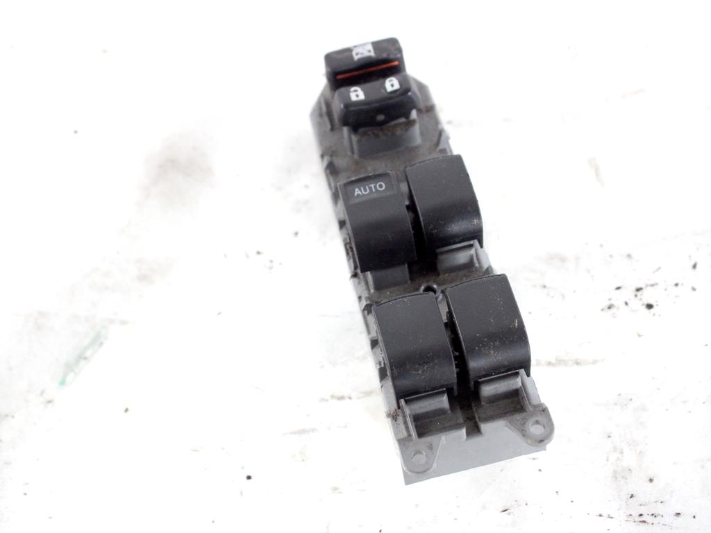 8482042210 GRUPPO DI COMANDO ALZA-VETRO ALZA-CRISTALLO PORTA ANTERIORE SINISTRA TOYOTA RAV 4 2.0 D 91KW 5P (2017) RICAMBIO USATO