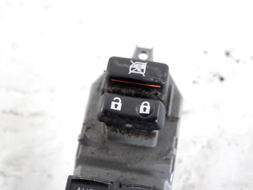 8482042210 GRUPPO DI COMANDO ALZA-VETRO ALZA-CRISTALLO PORTA ANTERIORE SINISTRA TOYOTA RAV 4 2.0 D 91KW 5P (2017) RICAMBIO USATO