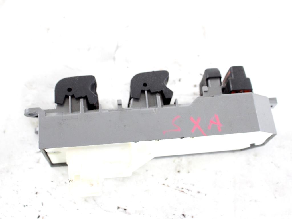 8482042210 GRUPPO DI COMANDO ALZA-VETRO ALZA-CRISTALLO PORTA ANTERIORE SINISTRA TOYOTA RAV 4 2.0 D 91KW 5P (2017) RICAMBIO USATO