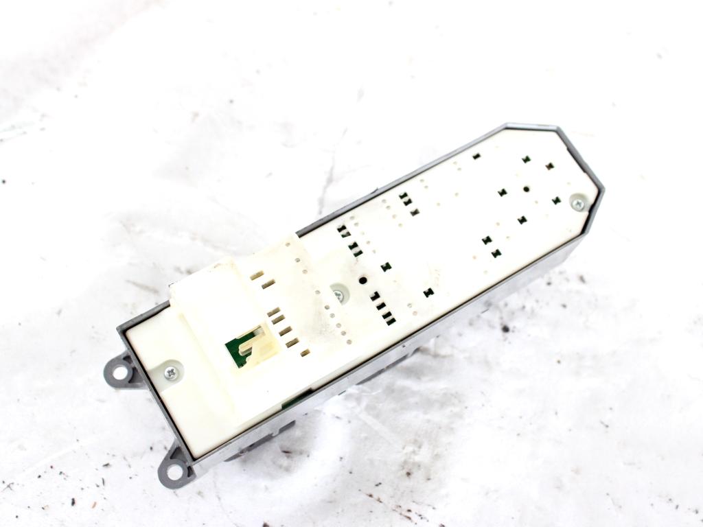 8482042210 GRUPPO DI COMANDO ALZA-VETRO ALZA-CRISTALLO PORTA ANTERIORE SINISTRA TOYOTA RAV 4 2.0 D 91KW 5P (2017) RICAMBIO USATO
