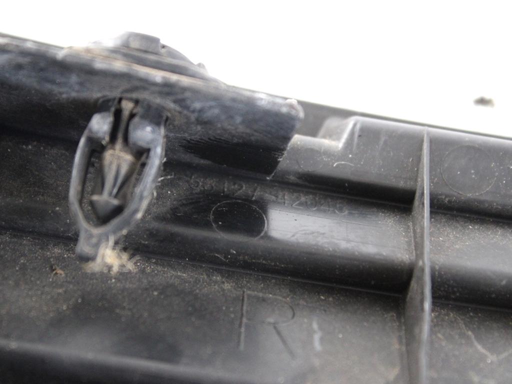 53127-42045 GRIGLIA CENTRALE INFERIORE PARAURTI ANTERIORE LATO DESTRO TOYOTA RAV 4 2.0 D 91KW 5P (2017) RICAMBIO USATO