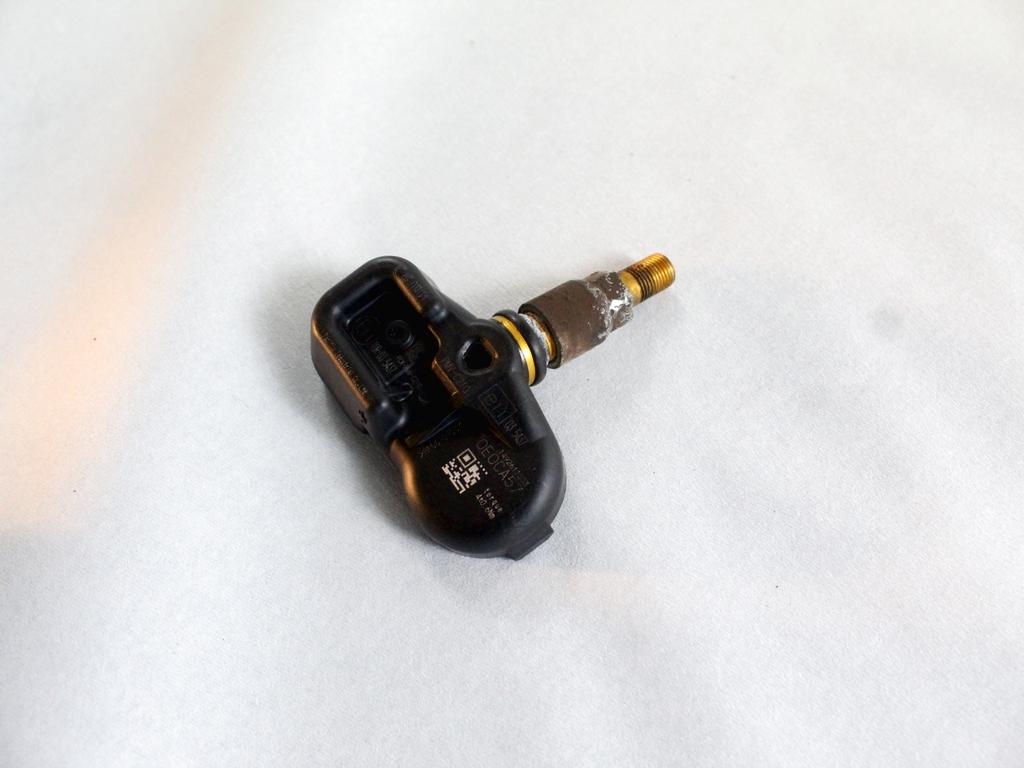 4260742021 SENSORE DI PRESSIONE DEL PNEUMATICO TOYOTA RAV 4 2.0 D 91KW 5P (2017) RICAMBIO USATO