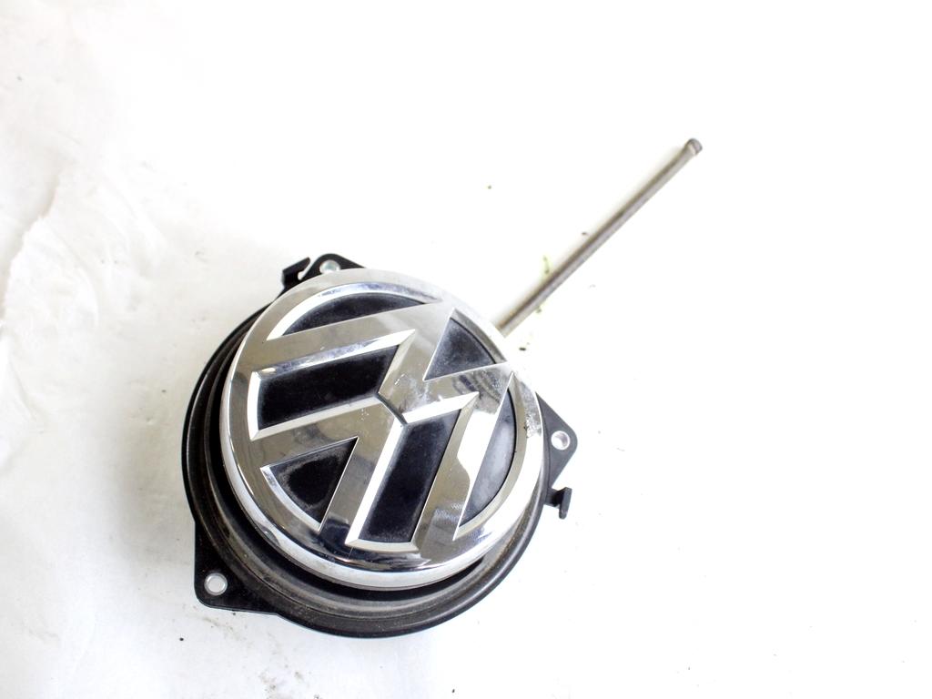 5G6827469 MANIGLIA ESTERNA PORTELLONE COFANO POSTERIORE BAULE CON STEMMA VOLKSWAGEN GOLF 7 1.6 D 81KW 6M 5P (2014) RICAMBIO USATO