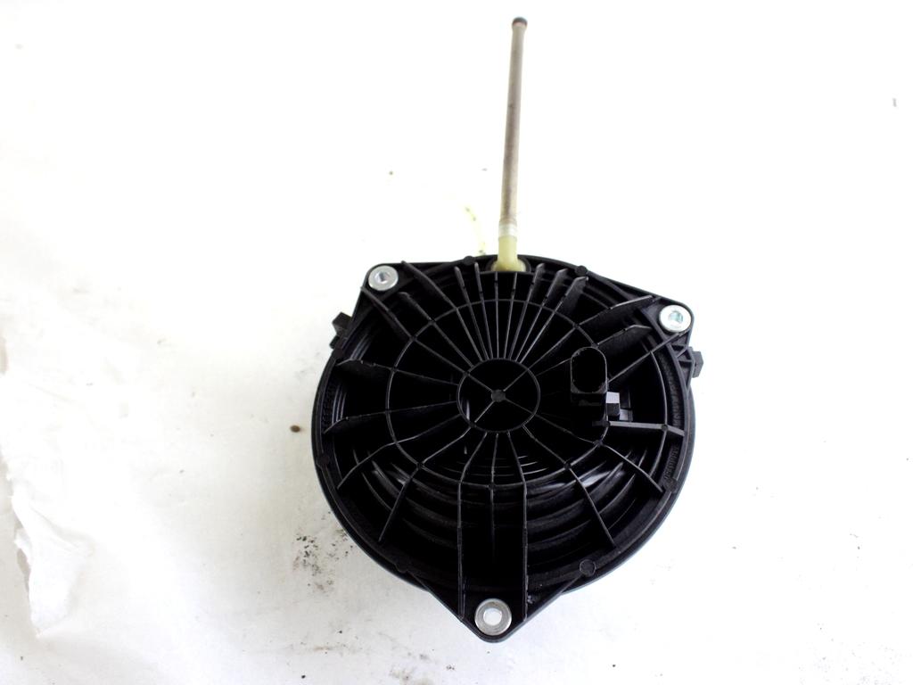 5G6827469 MANIGLIA ESTERNA PORTELLONE COFANO POSTERIORE BAULE CON STEMMA VOLKSWAGEN GOLF 7 1.6 D 81KW 6M 5P (2014) RICAMBIO USATO