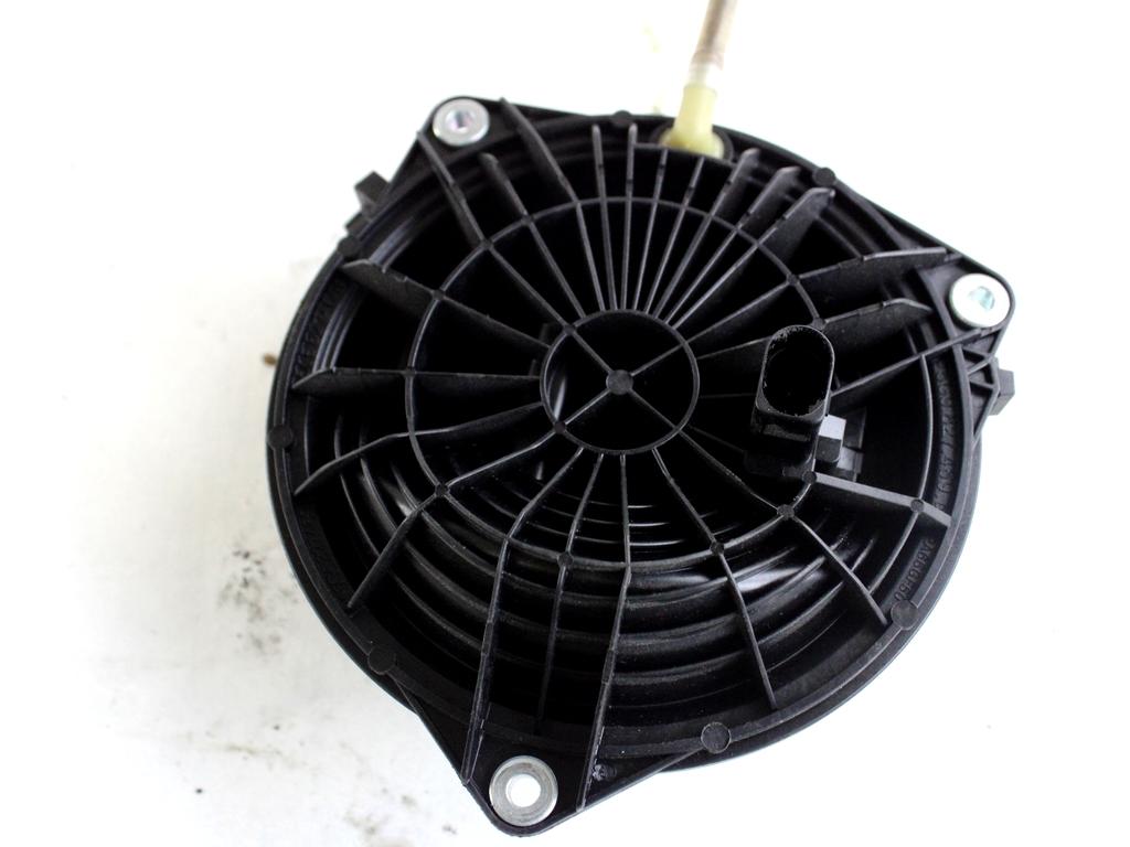 5G6827469 MANIGLIA ESTERNA PORTELLONE COFANO POSTERIORE BAULE CON STEMMA VOLKSWAGEN GOLF 7 1.6 D 81KW 6M 5P (2014) RICAMBIO USATO
