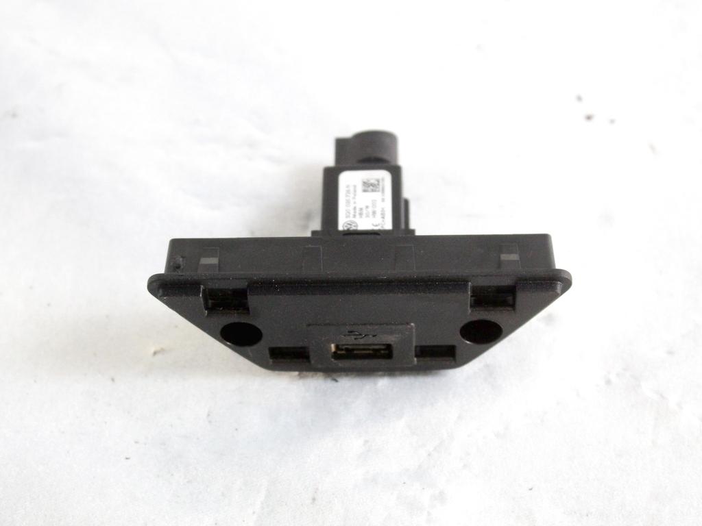 5Q0035726N PORTA INGRESSO USB VOLKSWAGEN UP 1.0 M 50KW 5M 5P (2019) RICAMBIO USATO 