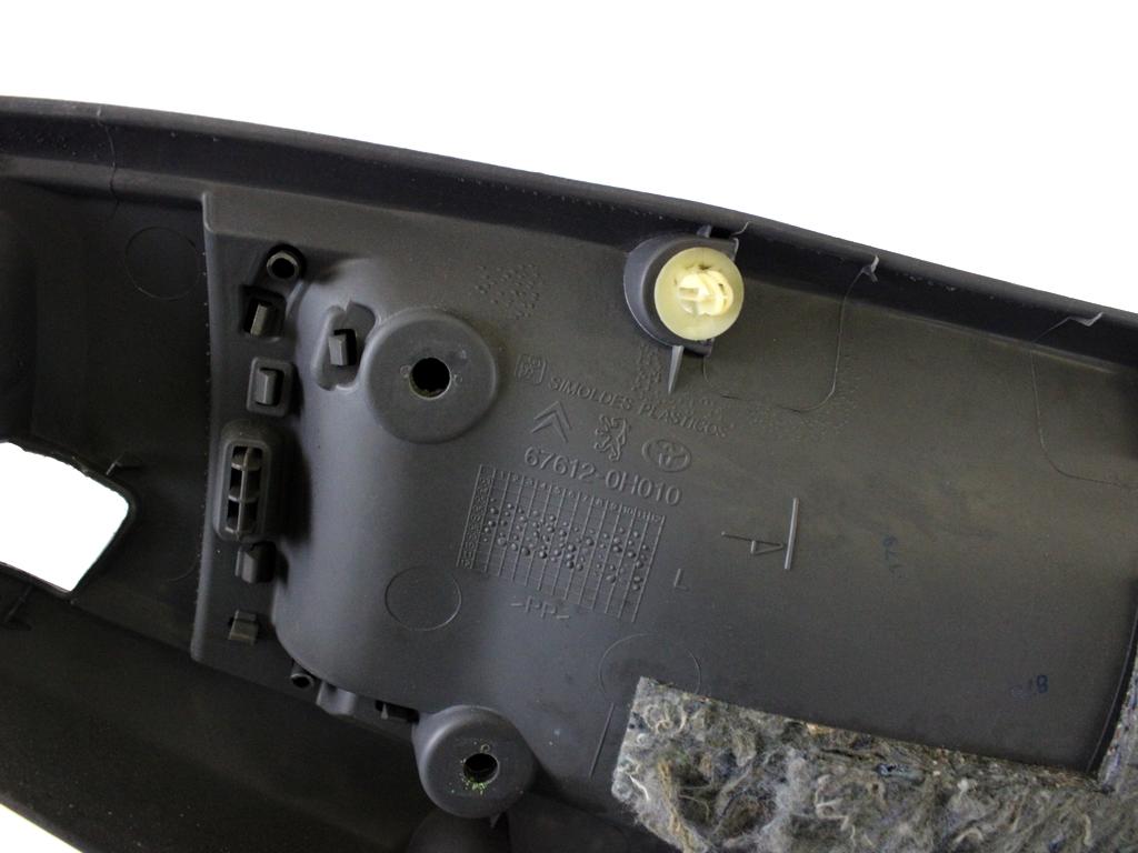 67612-0H010 PANNELLO INTERNO PORTA ANTERIORE SINISTRA TOYOTA AYGO 1.0 B 50KW 5M 5P (2010) RICAMBIO USATO 