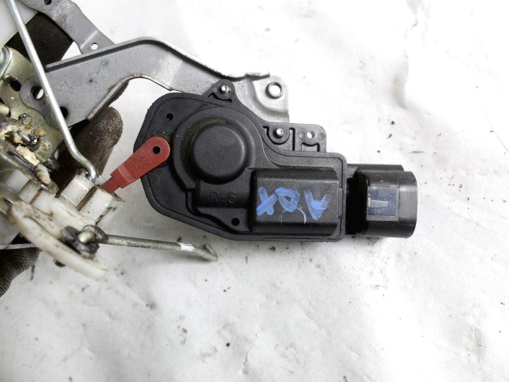690300H020 CHIUSURA SERRATURA PORTA ANTERIORE DESTRA TOYOTA AYGO 1.0 B 50KW 5M 5P (2010) RICAMBIO USATO 